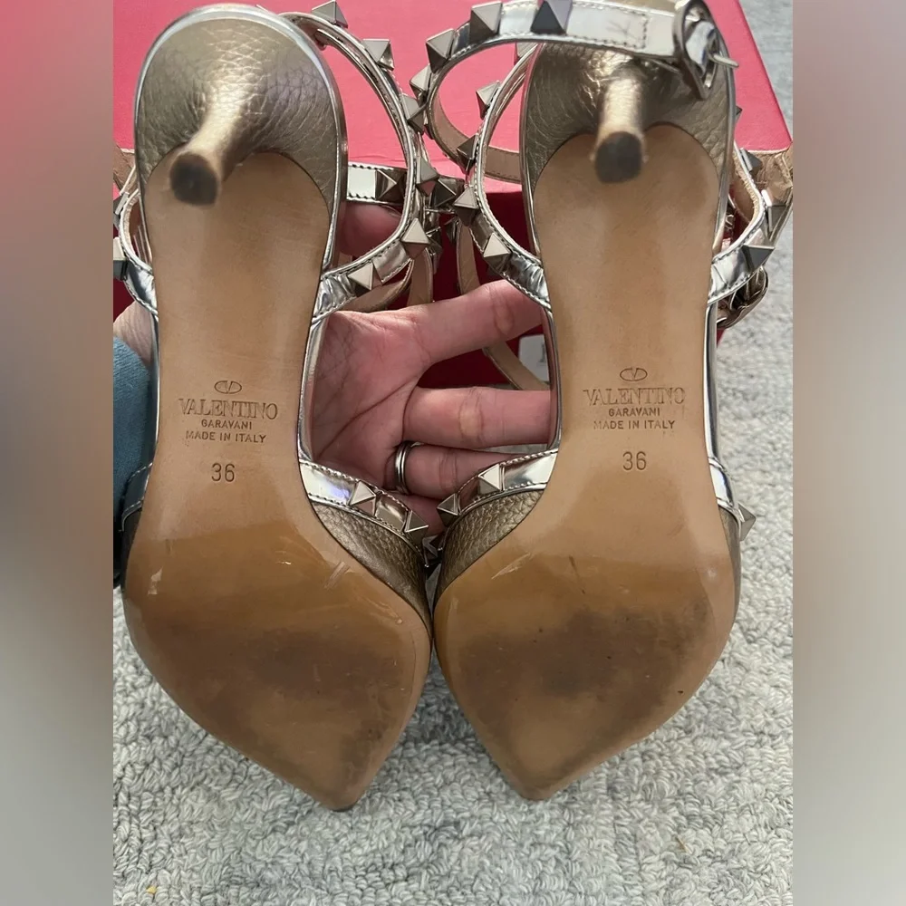 EUC Valentino Rockstud Pumps 65mm size 6 EU36 light gold - Picture 2 of 14